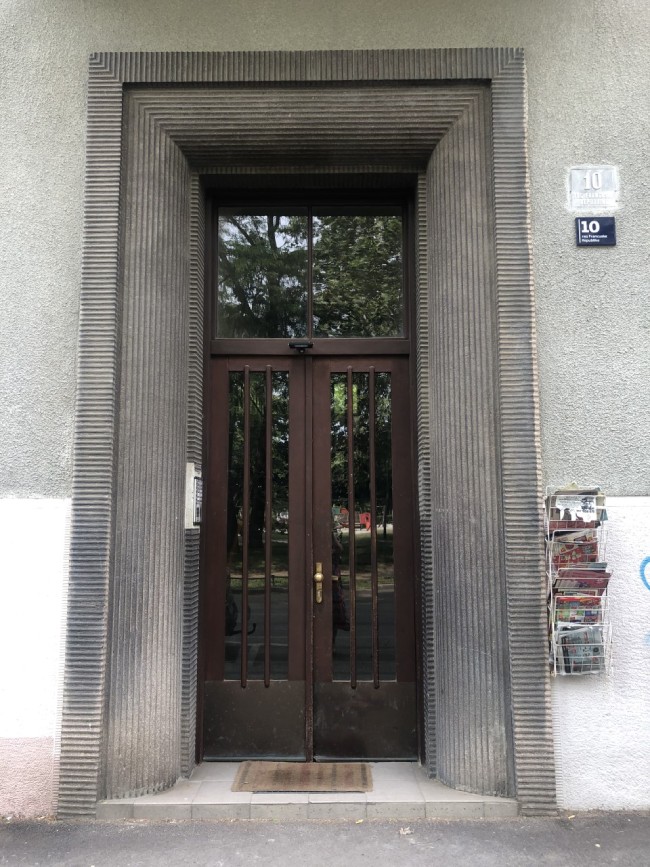 Centar za kognitivno bihevioralnu terapiju - Trg Francuske Republike 10-ulazna vrata